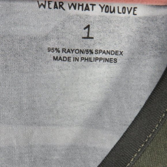 Torrid Plus Size 1X Super Soft Camouflage V-Neck Tee - Picture 4 of 7